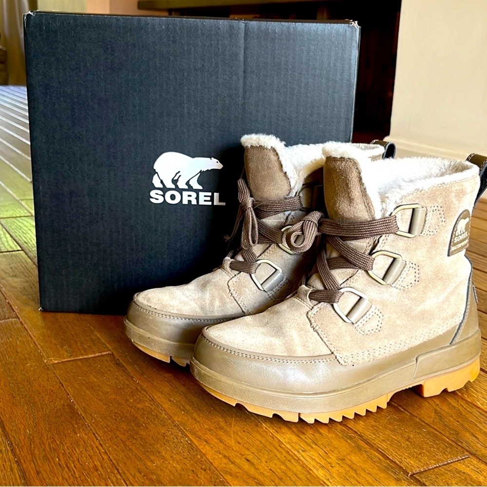 Sorel Suede, Fur Lined, Leather detail, Lug Sole Boot